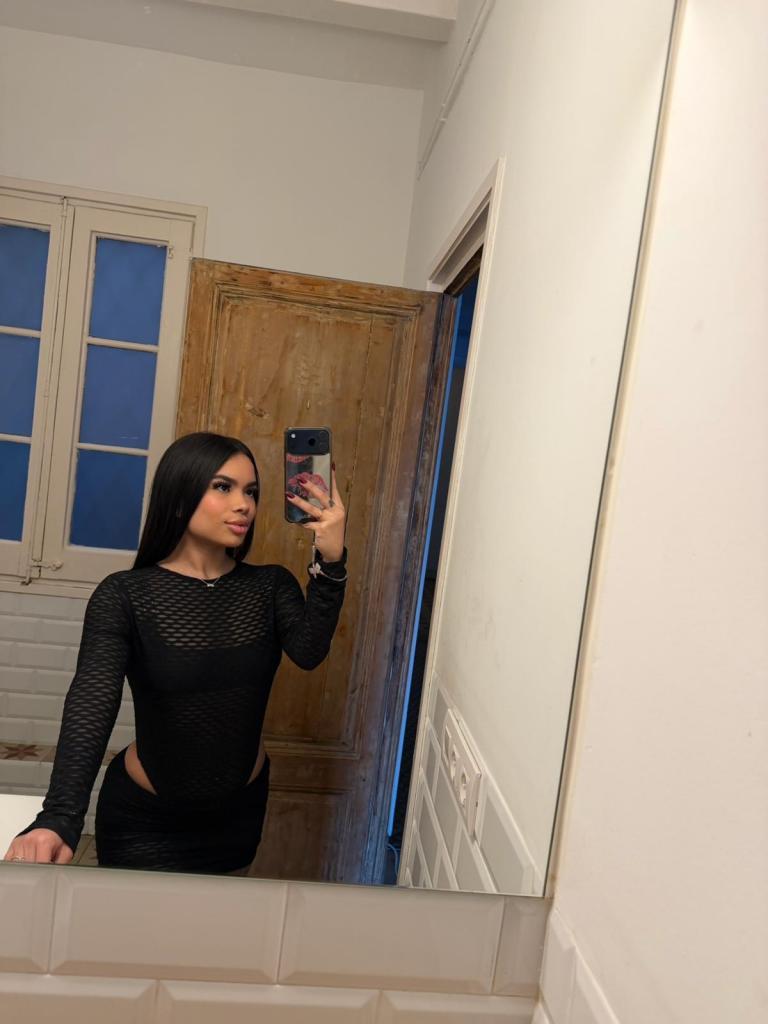 607260478: Chica busca chico en Barcelona