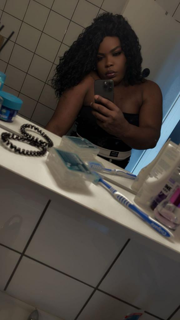 657439355: Transexual en Gerona