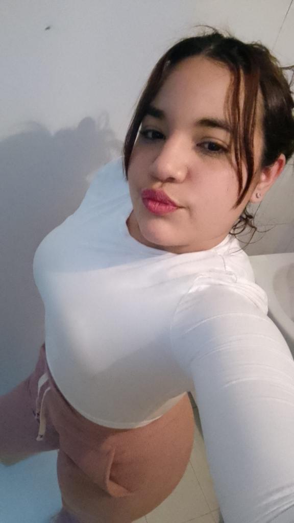 643051353: Chica busca chico en Barcelona
