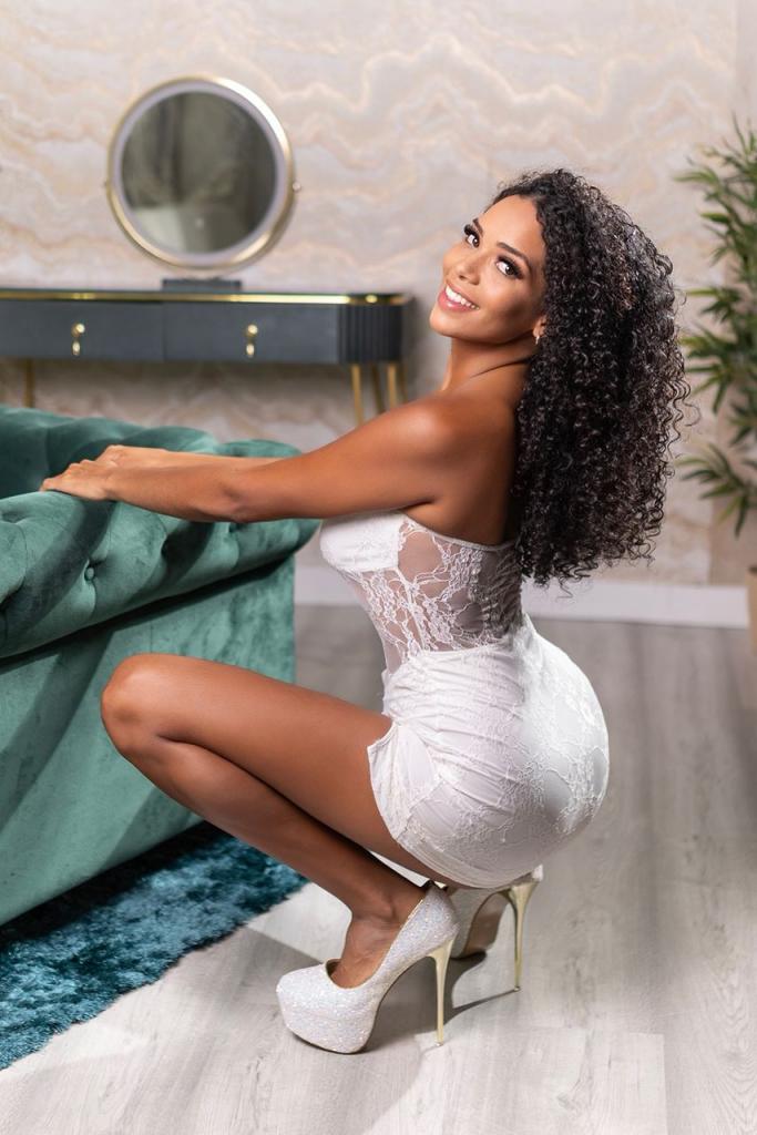 680554614: Chica busca chico en Málaga