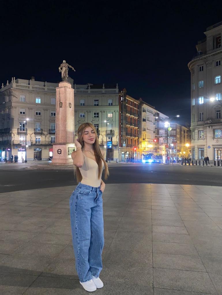 615594434: Chica busca chico en Cantabria