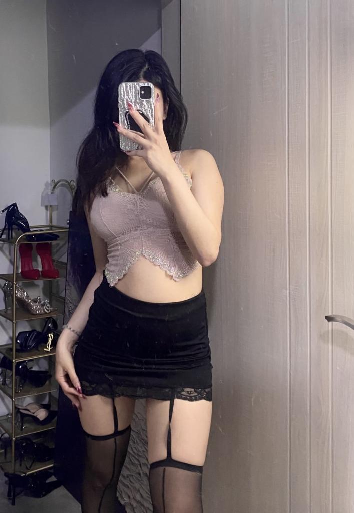 643943266: Chica busca chico en Barcelona