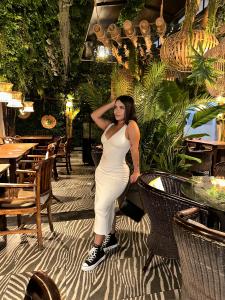 607260478: Chica busca chico en Barcelona