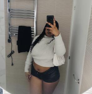 632877387: Chica busca chico en Madrid