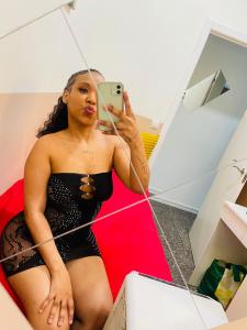 612242617: Chica busca chico en Barcelona