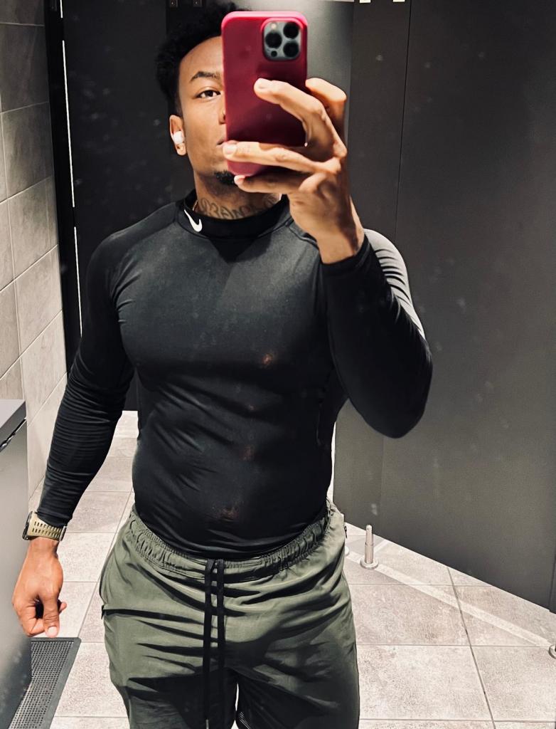 672871174: Chico busca chica en Barcelona