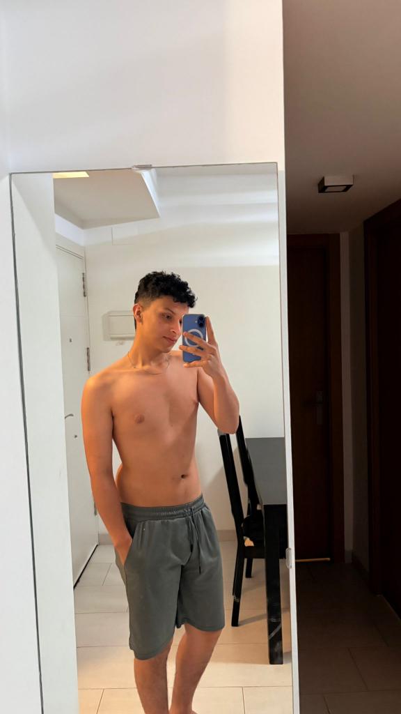 677652473: Chico busca chica en Sevilla