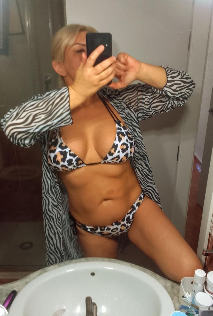 Chica busca chico en Alicante: Chica busca chico