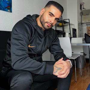 621335577: Chico busca chica en Barcelona