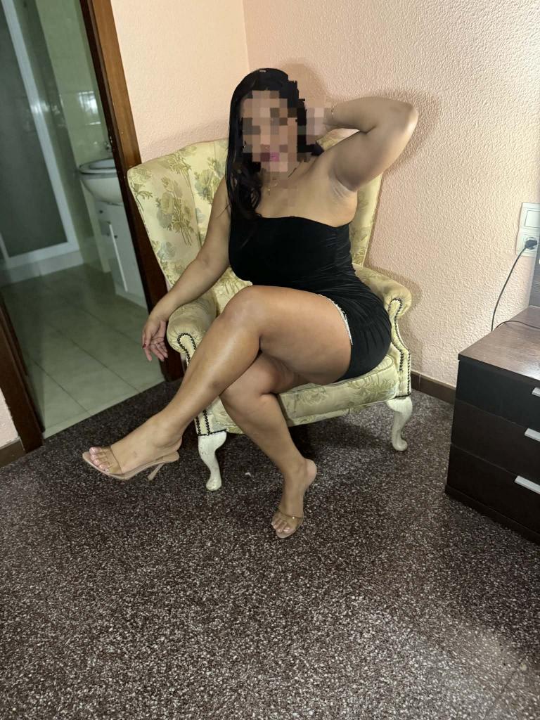 Chica busca chico en Alicante: Chica busca chico