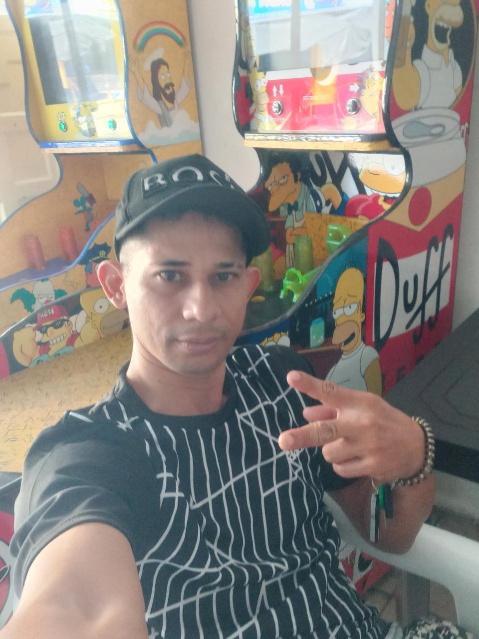 Chico busca chica en Sevilla: 