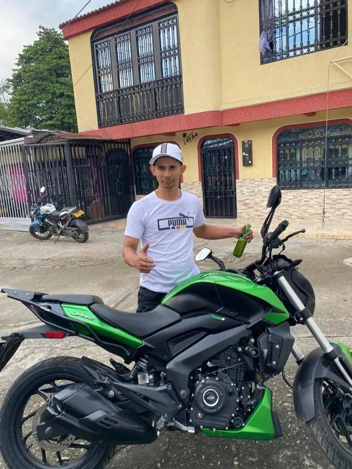 Chico busca chica en Sevilla: 