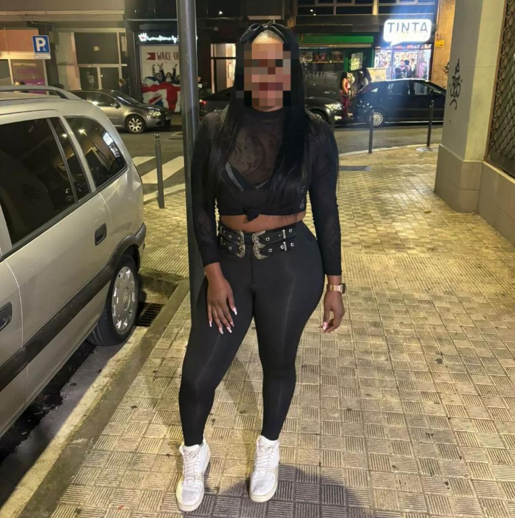 672810358: Chica busca chico en Sevilla