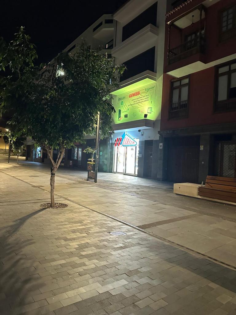 Chica busca chico en Tenerife: 