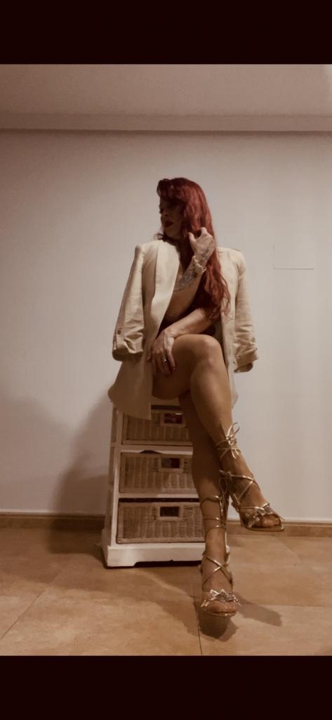 Chica busca chico en Alicante: Chica busca chico