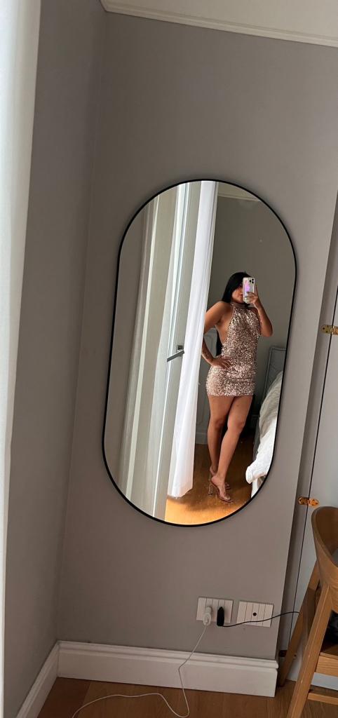 697624169: Chica busca chico en Málaga