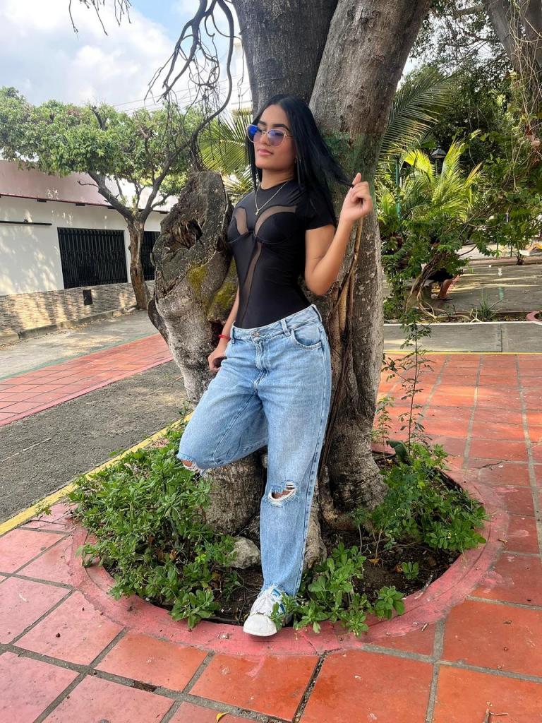 613498058: Chica busca chico en Asturias