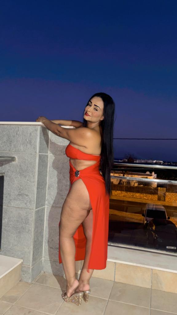 Chica busca chico en Ibiza: 