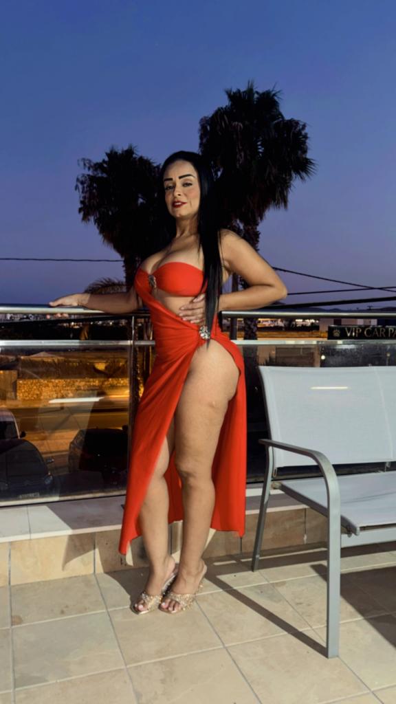 631443241: Chica busca chico en Ibiza