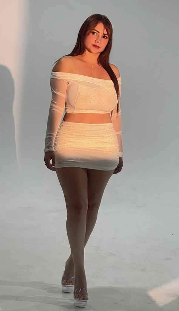 604249634: Chica busca chico en Barcelona