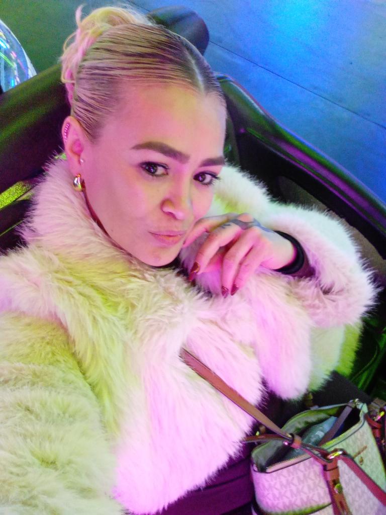 Chica busca chico en Ibiza: Chica busca chico