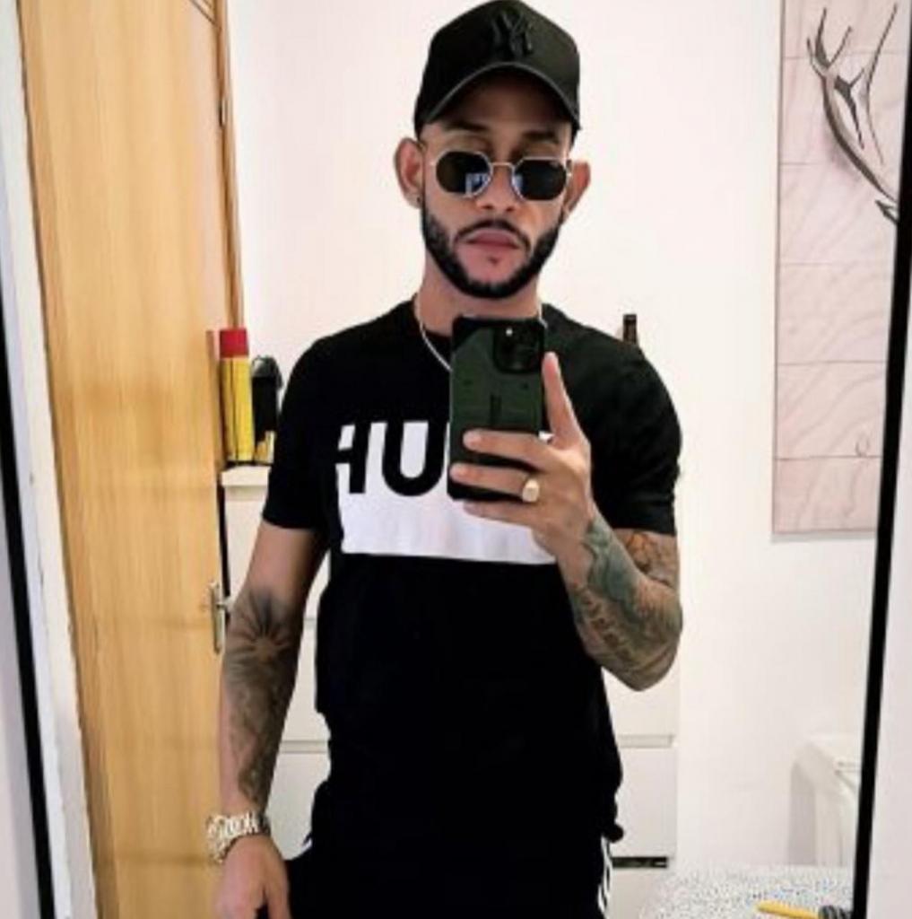 647636215: Chico busca chica en Las Palmas