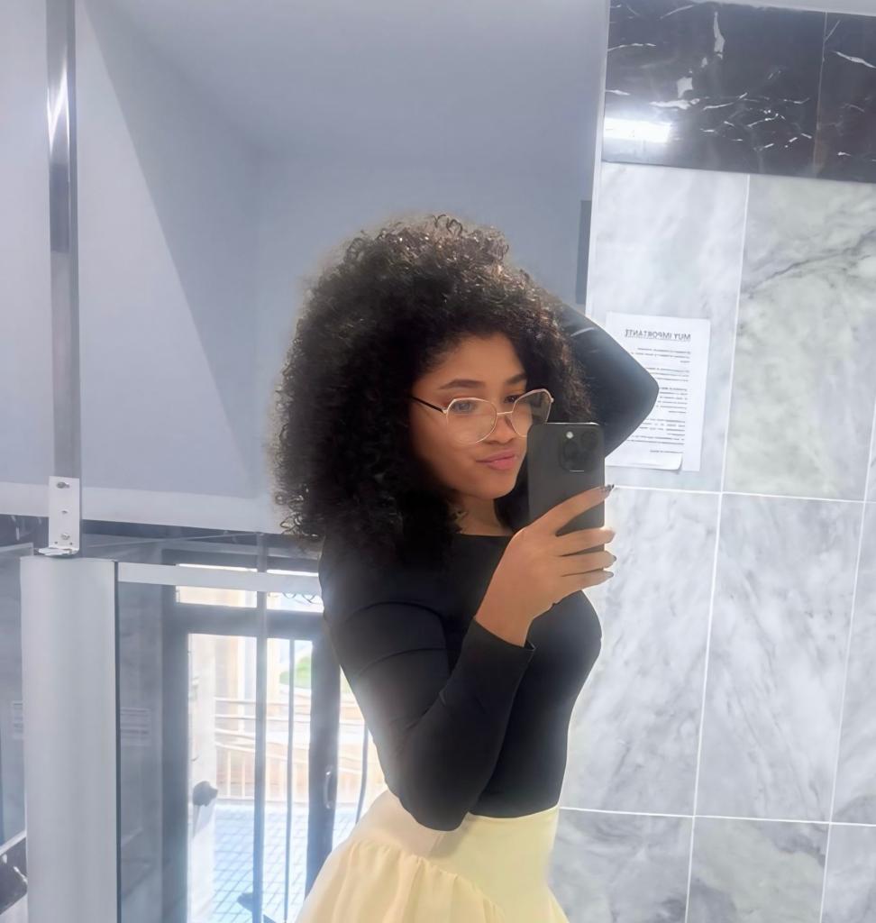 Chica busca chico en Almería: Chica busca chico