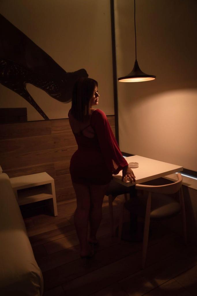 672942062: Chica busca chico en Valencia