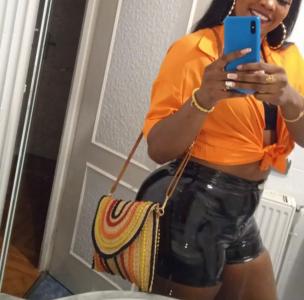 672810358: Chica busca chico en Sevilla