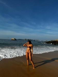 617492072: Chica busca chico en Barcelona