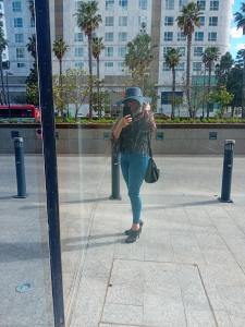 611305343: Chica busca chico en Barcelona