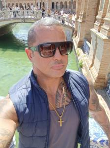 642785865: Chico busca chica en Sevilla