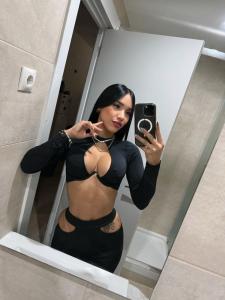 647315397: Chica busca chico en Madrid