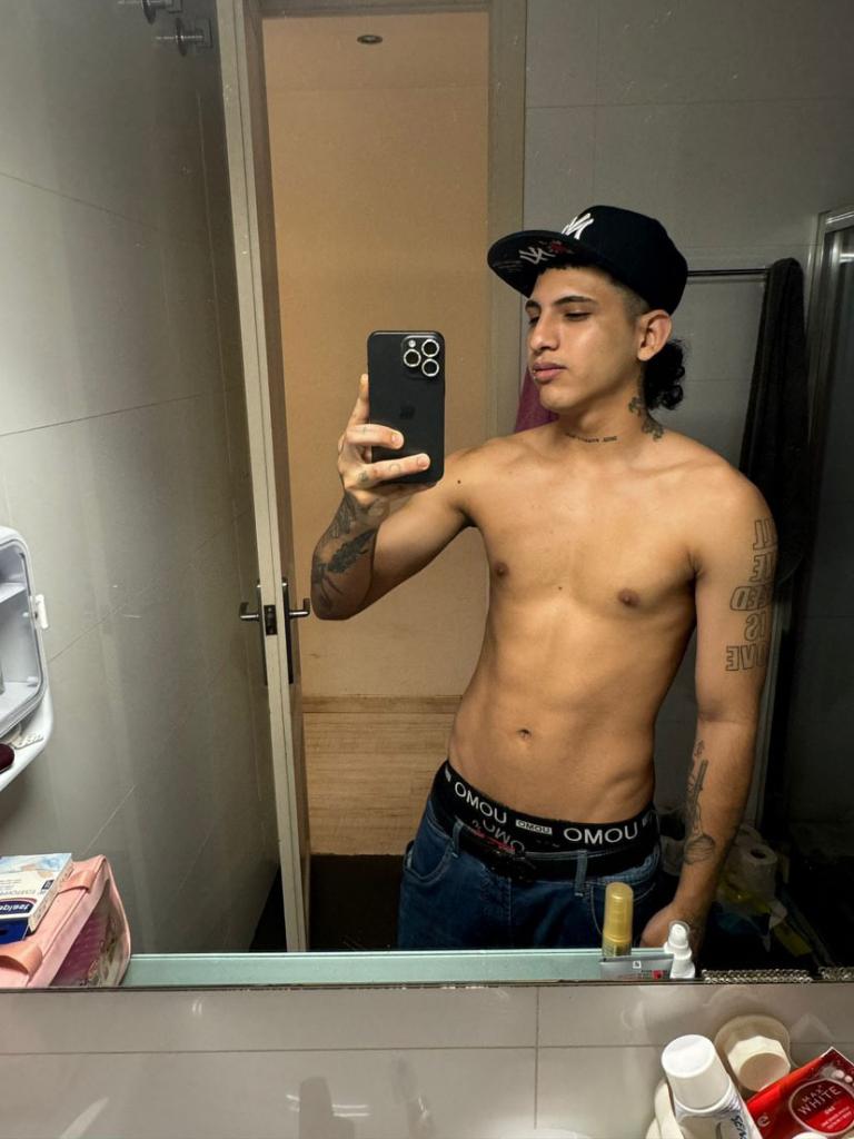 631883914: Chico busca chica en Barcelona