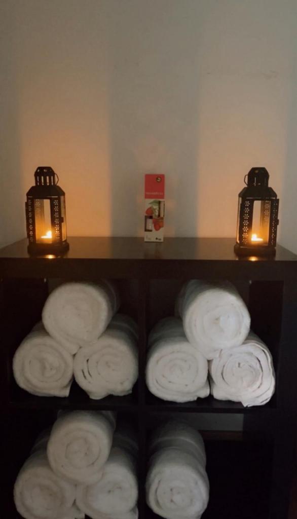 631838911: Chica busca chico en Barcelona