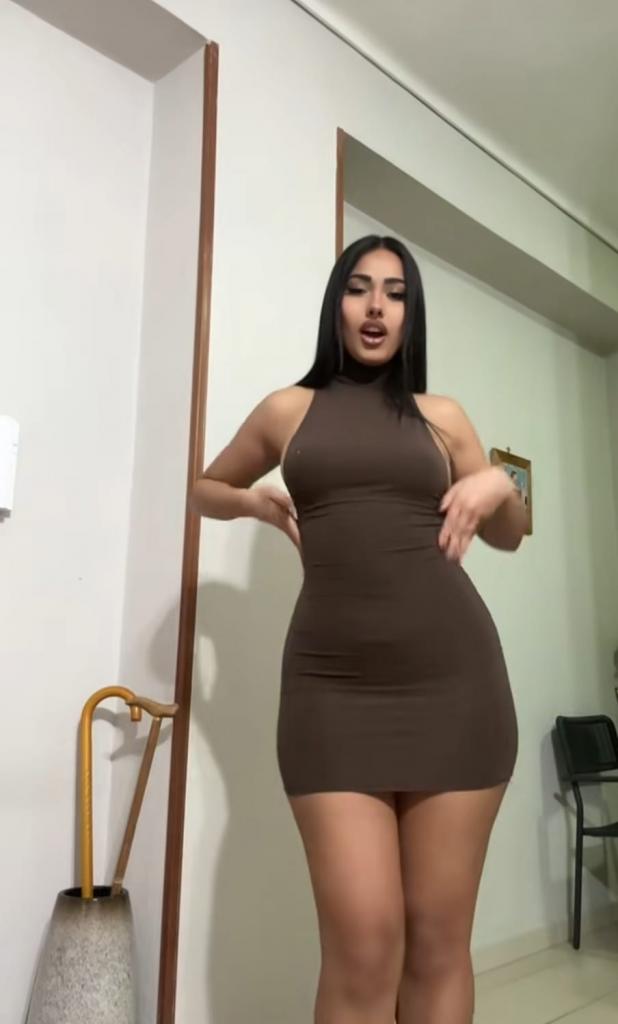 662561699: Chica busca chico en Sevilla