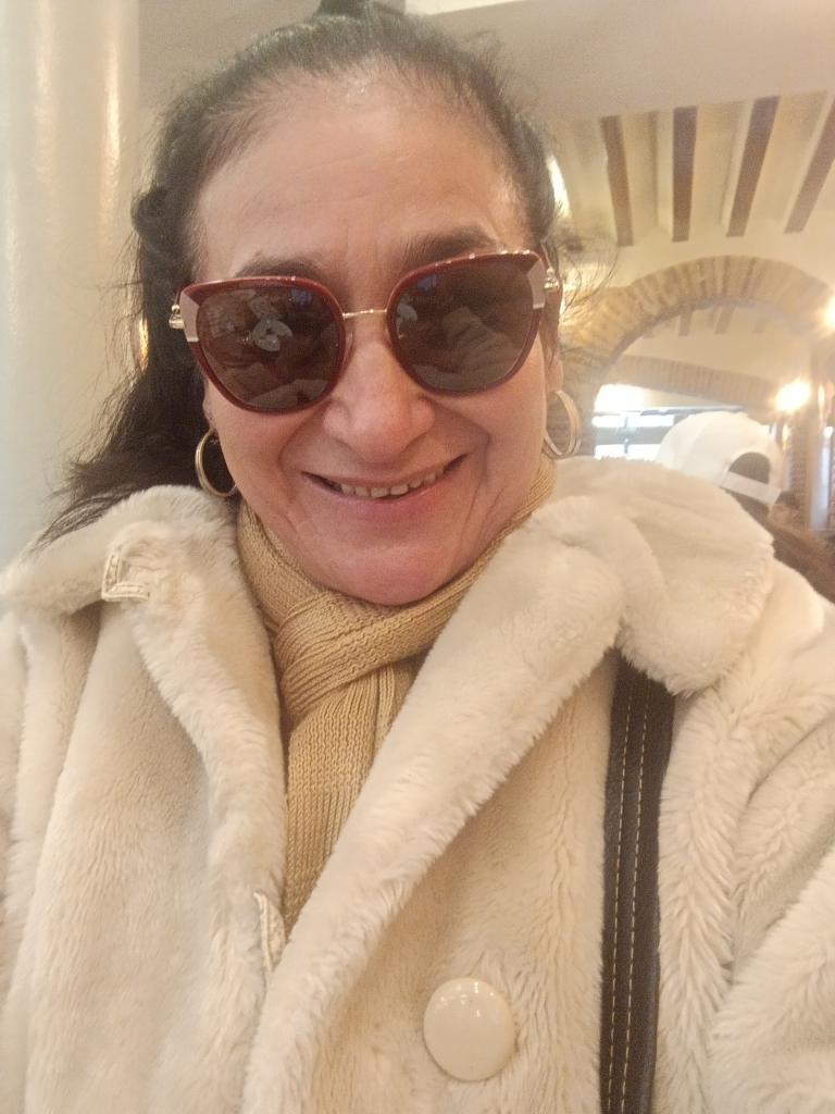 672952104: Chica busca chico en Madrid