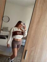 631334029: Chica busca chico en Gerona