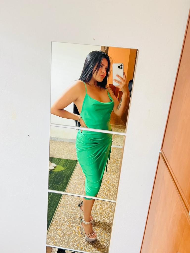 697624169: Chica busca chico en Málaga