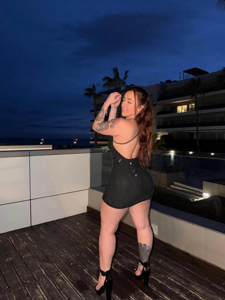 Chica busca chico en Ibiza: Chica busca chico