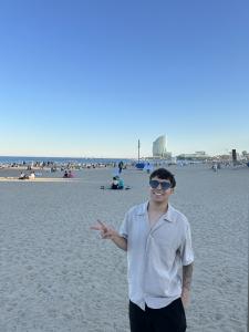 697111129: Chico busca chica en Barcelona