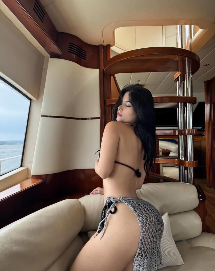 683638044: Chica busca chico en León