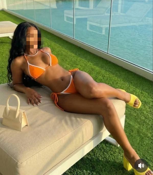 Chica busca chico en Ibiza: 