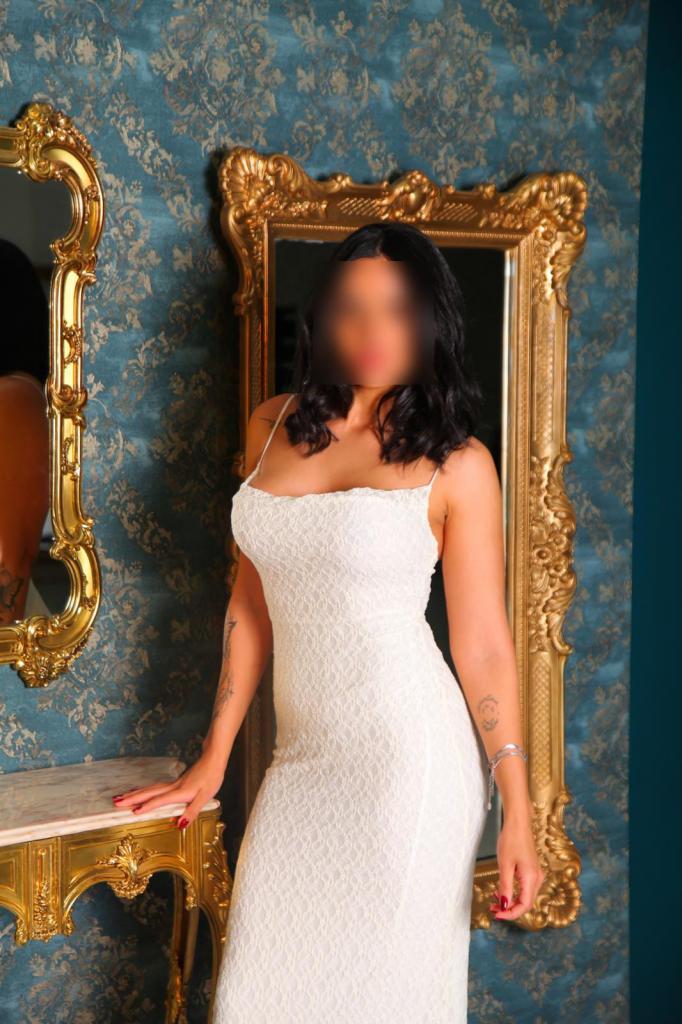 610739224: Chica busca chico en Madrid