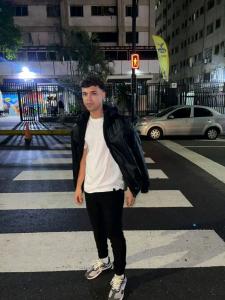 661169359: Chico busca chica en Sevilla