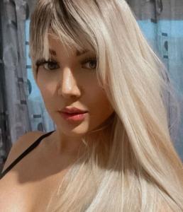 613989033: Chica busca chico en Sevilla