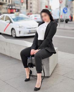 610739224: Chica busca chico en Madrid