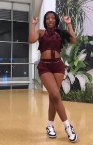 614939981: Chica busca chico en Lugo