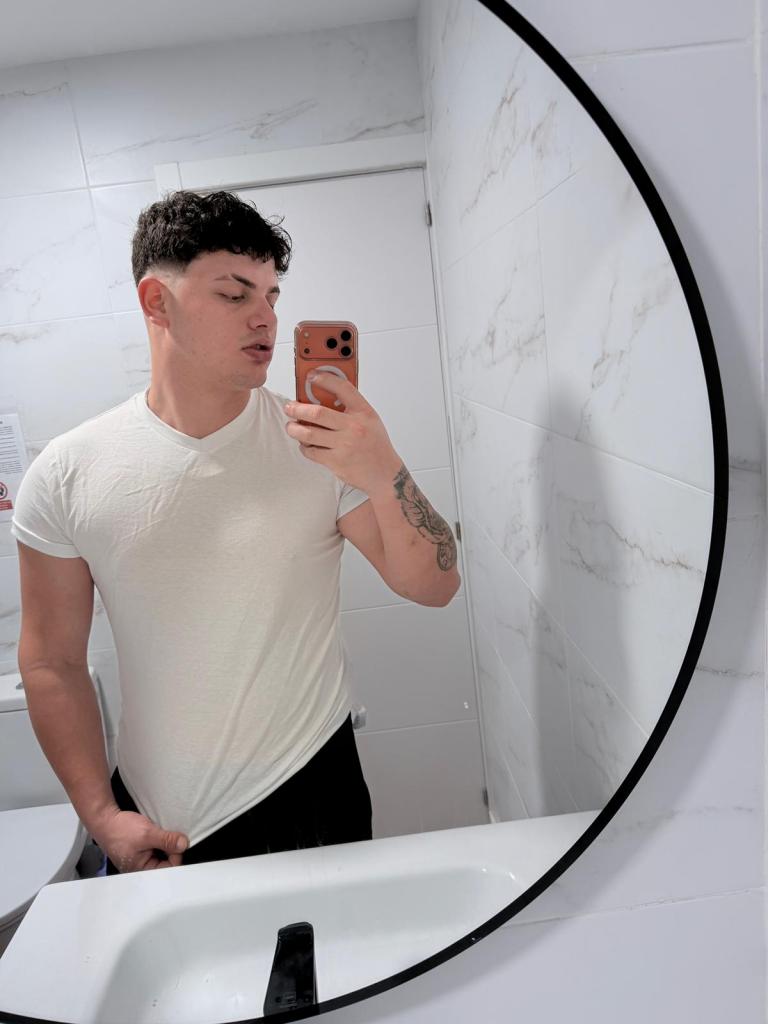 614604640: Chico busca chica en Sevilla