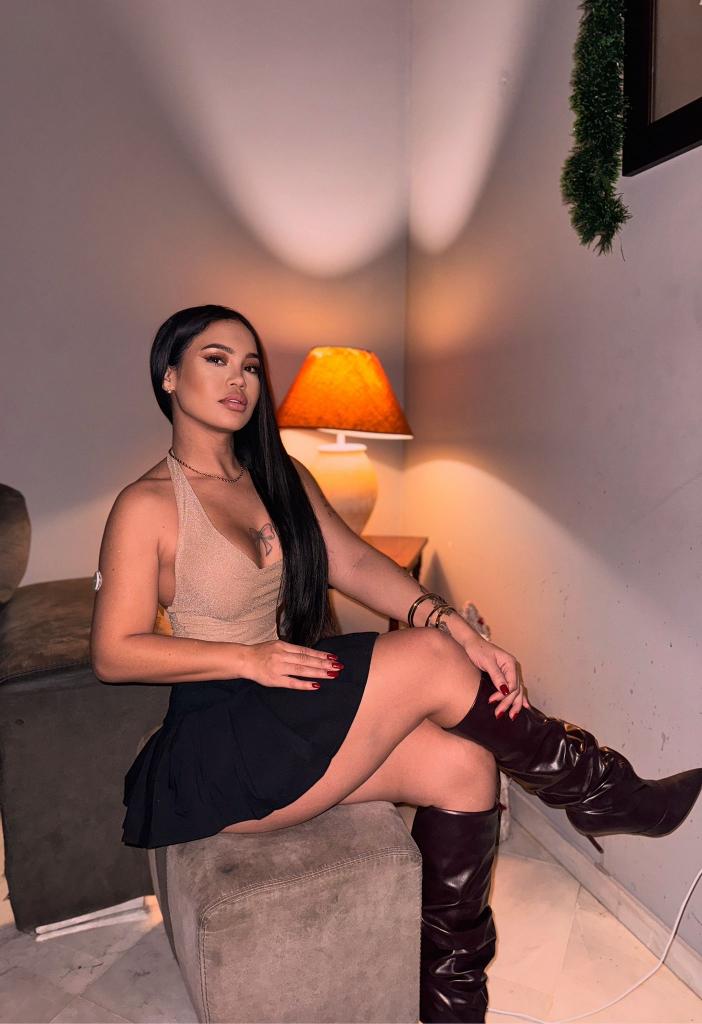 631555621: Chica busca chico en Sevilla